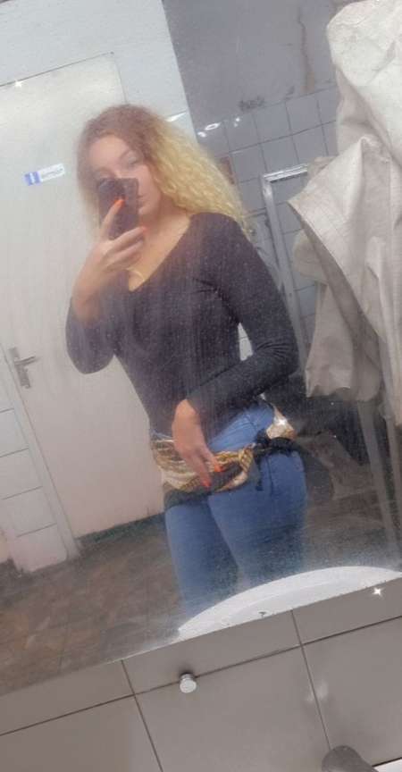 Femme mtro 27 ans St Pierre