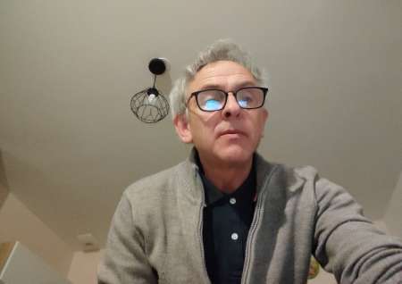 Homme cherche femme a très grosse poitrine