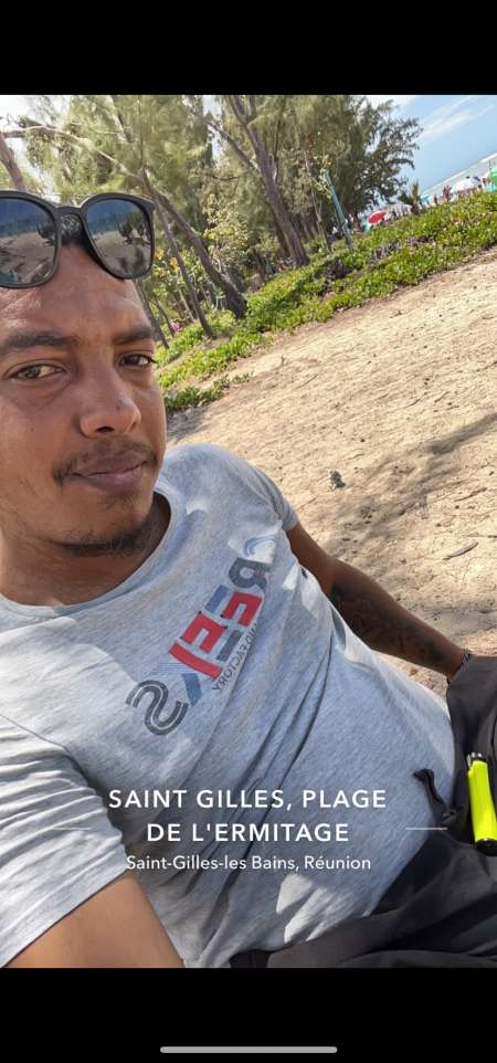 Jeune mec recherche couple ou femme