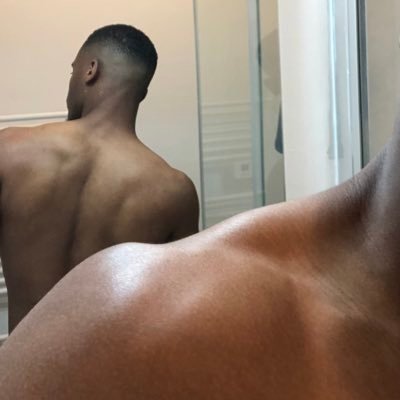 moneyslave qui connaît sa place pour Boss Black