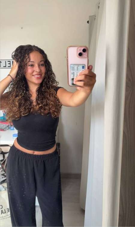  Jeune femme propose des nudes et des show cam hot