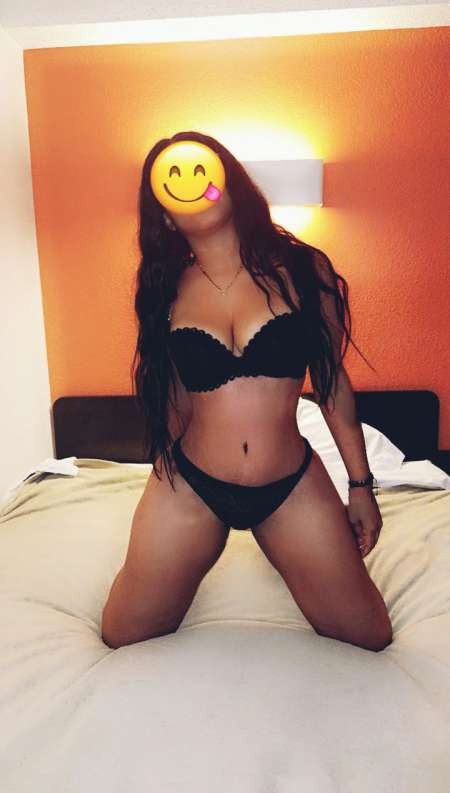  Recontreee Avec Carla Une jeune fille latine Sexy