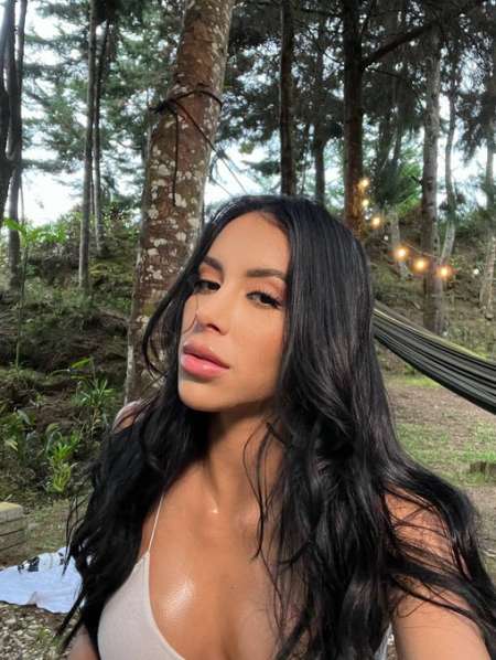 FEMME PROPRE DISPONIBLE