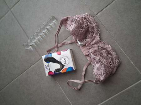 Soutien gorge et jouets intimes