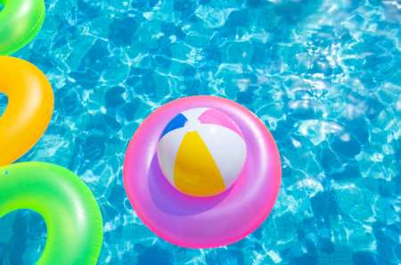 Seul dans ma piscine je t'attends ....