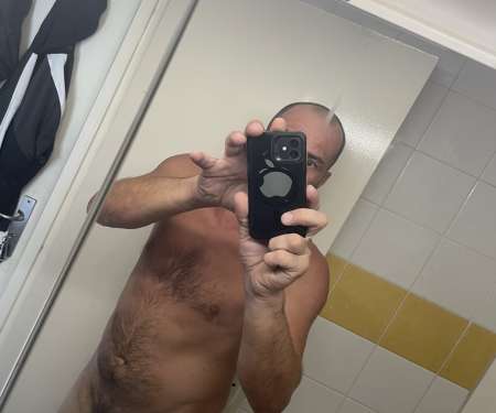 Un homme rechercher un femme prfrence plus ge