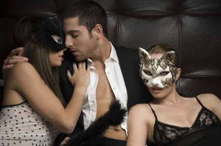 Couple cherche une masseuse