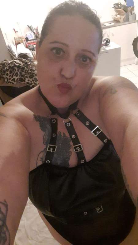 Femme ronde avec formes