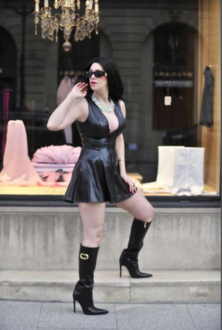 Domina Dresseuse en cuir