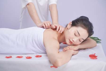 Massage au choix traditionnel et relaxent HOME SPA