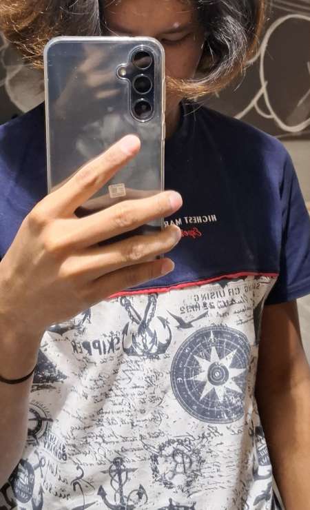 Jeune Hommes g de 22 ans clibataire