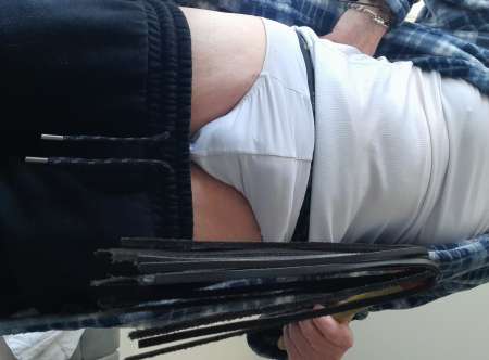 homme severe donne la fessee