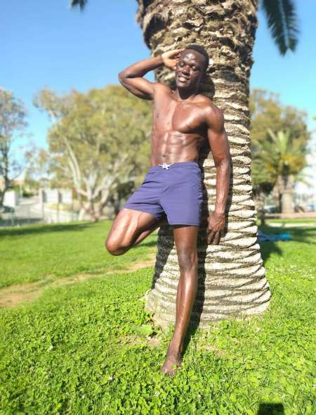 Jeune H a votre coute