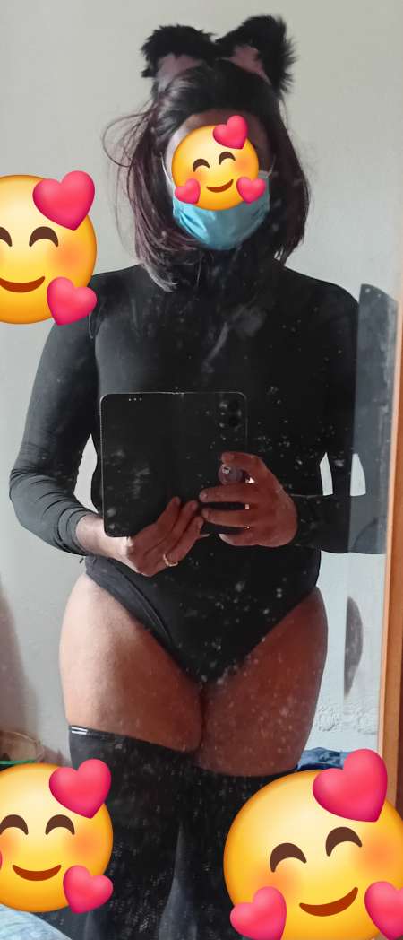 Petite chatonne veut s'amuser