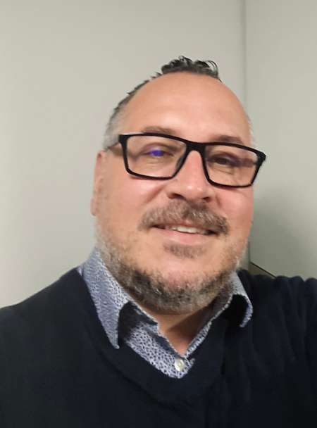 Homme seul besoin de compagnie