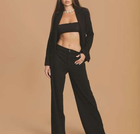 Belle jeune femme franaise  Paris