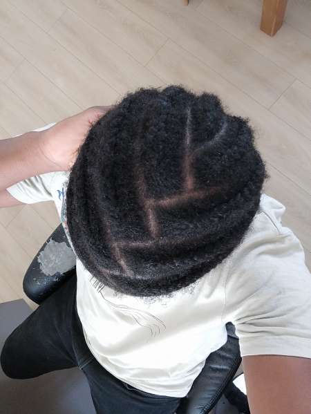 Un Jeune homme TBMT.