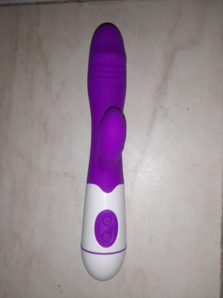 Vieux cochon cherche jeune salope