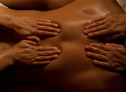 Couple fait massage naturiste pour homme,couple,fe