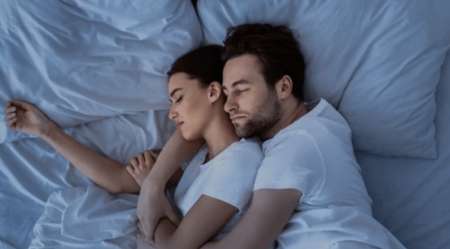 Jeune femme propose Calinotherapie pour homme