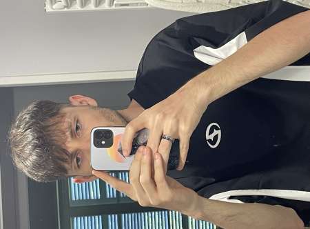 Jeune Homme recherche Dominatrice