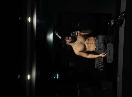 Jeune homme pour femme mature