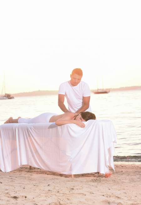 Masseur naturiste h�t�ro