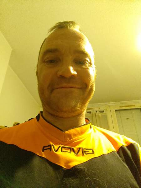 Cul galbe vierge cherche a se faire depucelle