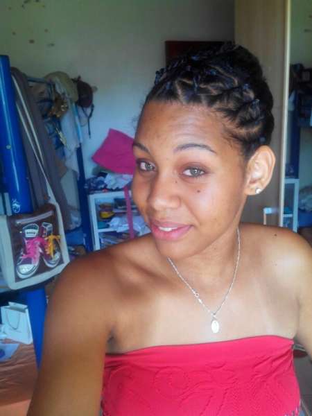 Jeune antillaisse douce et adorable