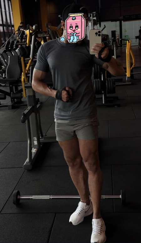 Homme sportif pour massage tantrique