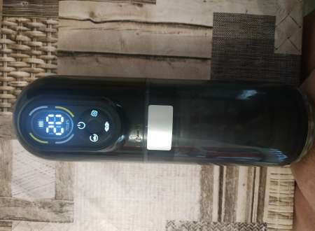 Homme aime les jouets