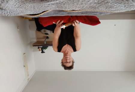 Massage sur table topless ou naturisre.