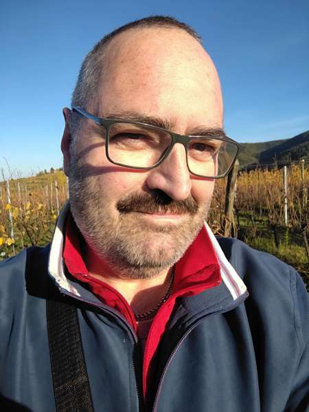 Homme m�r aux grosses boules lisses