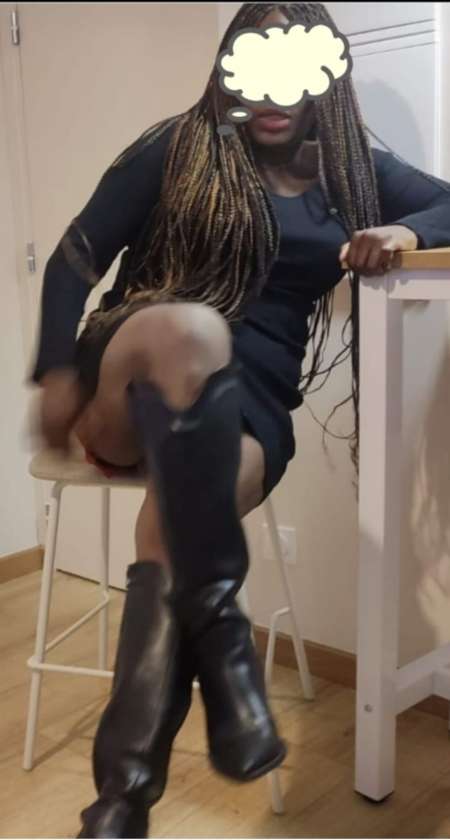 Betty femme simpathique chocolat� pour Massage