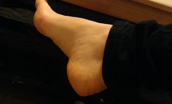 jh sympa embrasse leche pieds doux