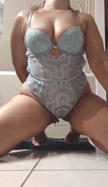 Je suis la belle nouvelle metisse sur la possessio