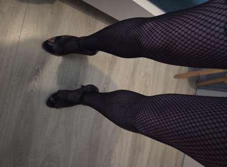 Jeune homme bi travesti