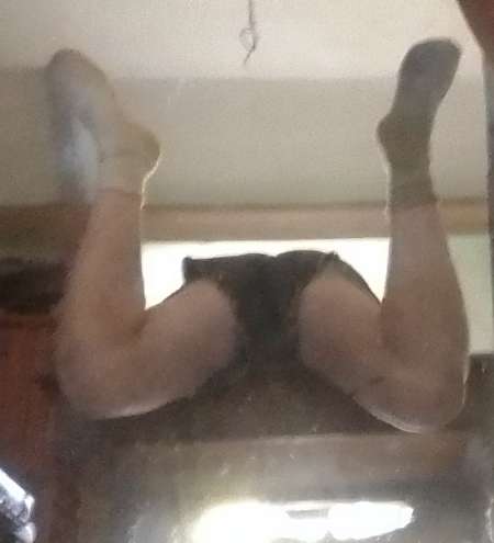 Recois chez moi pour me fesser sur anger