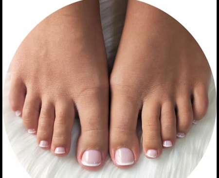 Jeune fetishiste pieds recherche partenaire