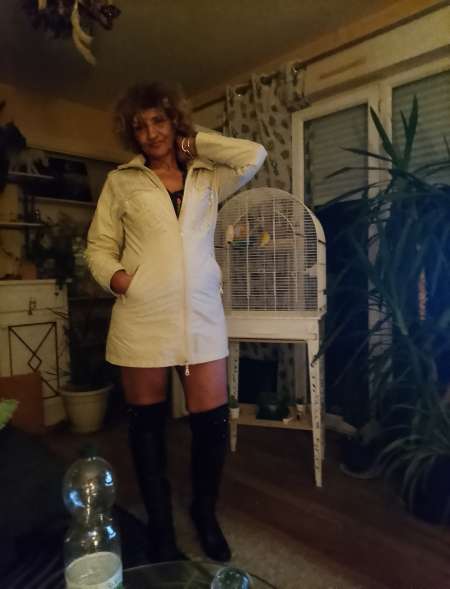 Belle femme propose des massages � mon domicile