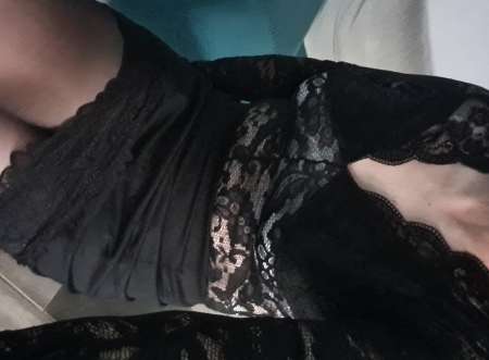 Sandra travestie re�oi chez elle