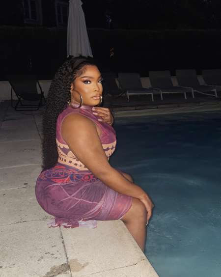 Jolie trans curvy de passage sur l'�le