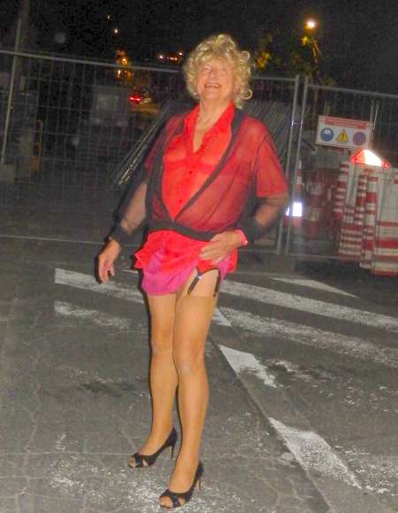 GINA TRAVESTI COQUINE COCHONNE